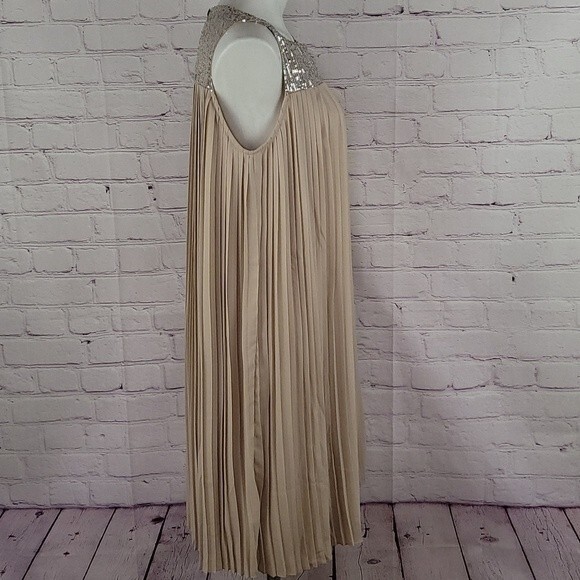Magari Taupe Pleated Sleeveless Dress with Sequins Top. Size Large. - Picture 5 of 13